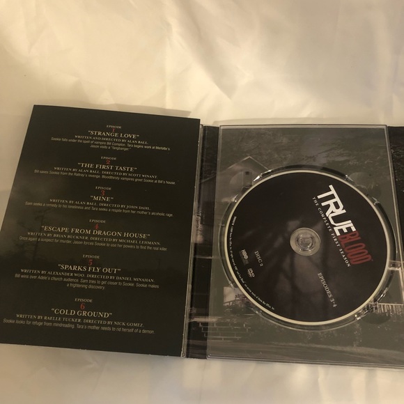 True Blood 3 seasons DVDs - Picture 3 of 6